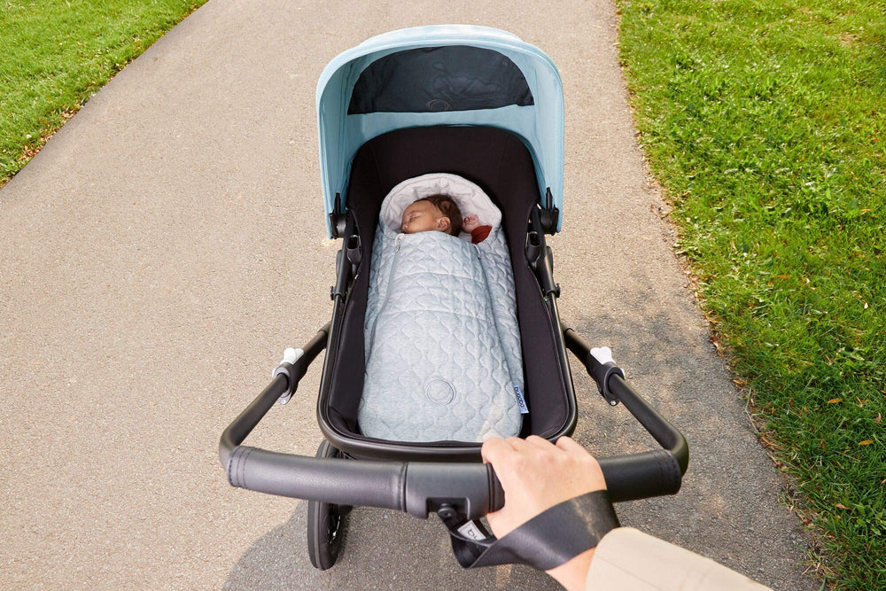 Bugaboo newborn inlay footmuff in stroller illustrates all-year warmth.