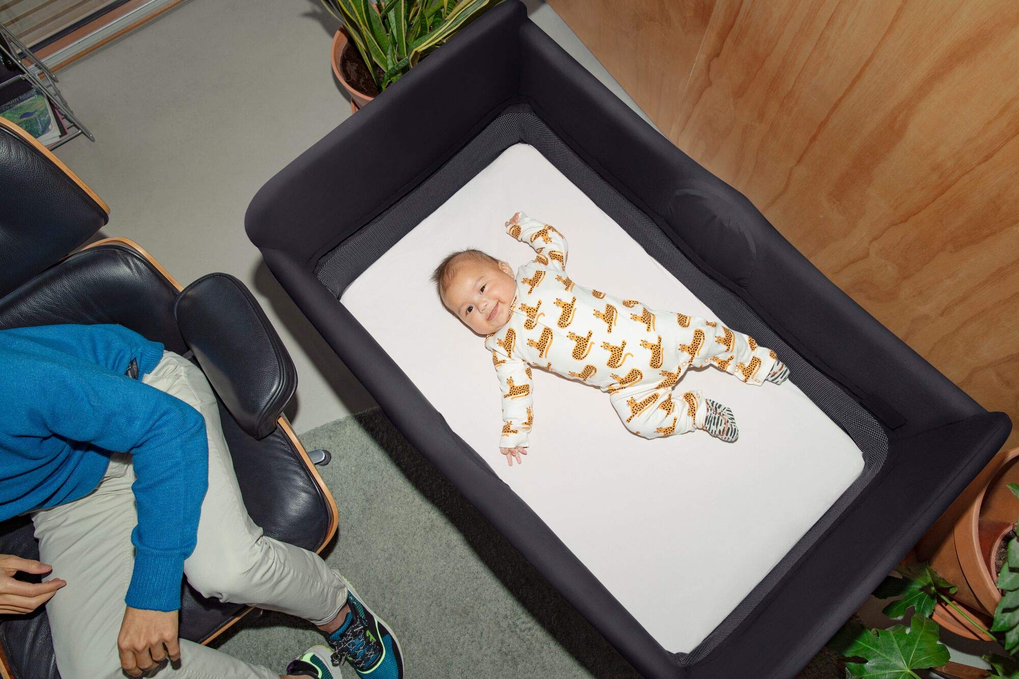 Bugaboo Stardust sheet enables quick setup for cozy naps.