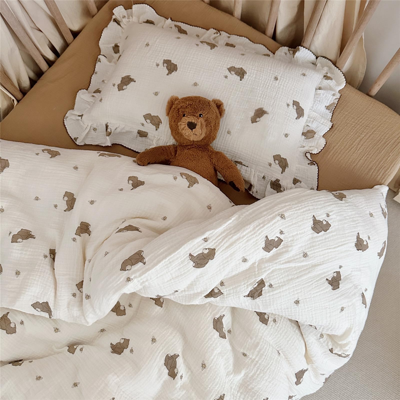 BuLuTu animal-pattern pillowcase complements toddler beds and nursery decor.