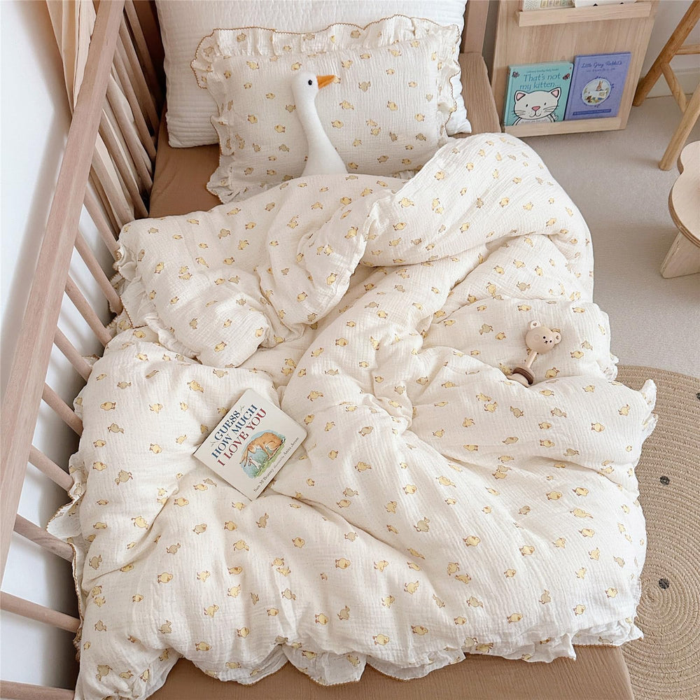 BuLuTu baby duckling print duvet cover closeup highlights soft muslin fabric for gentle sleep.