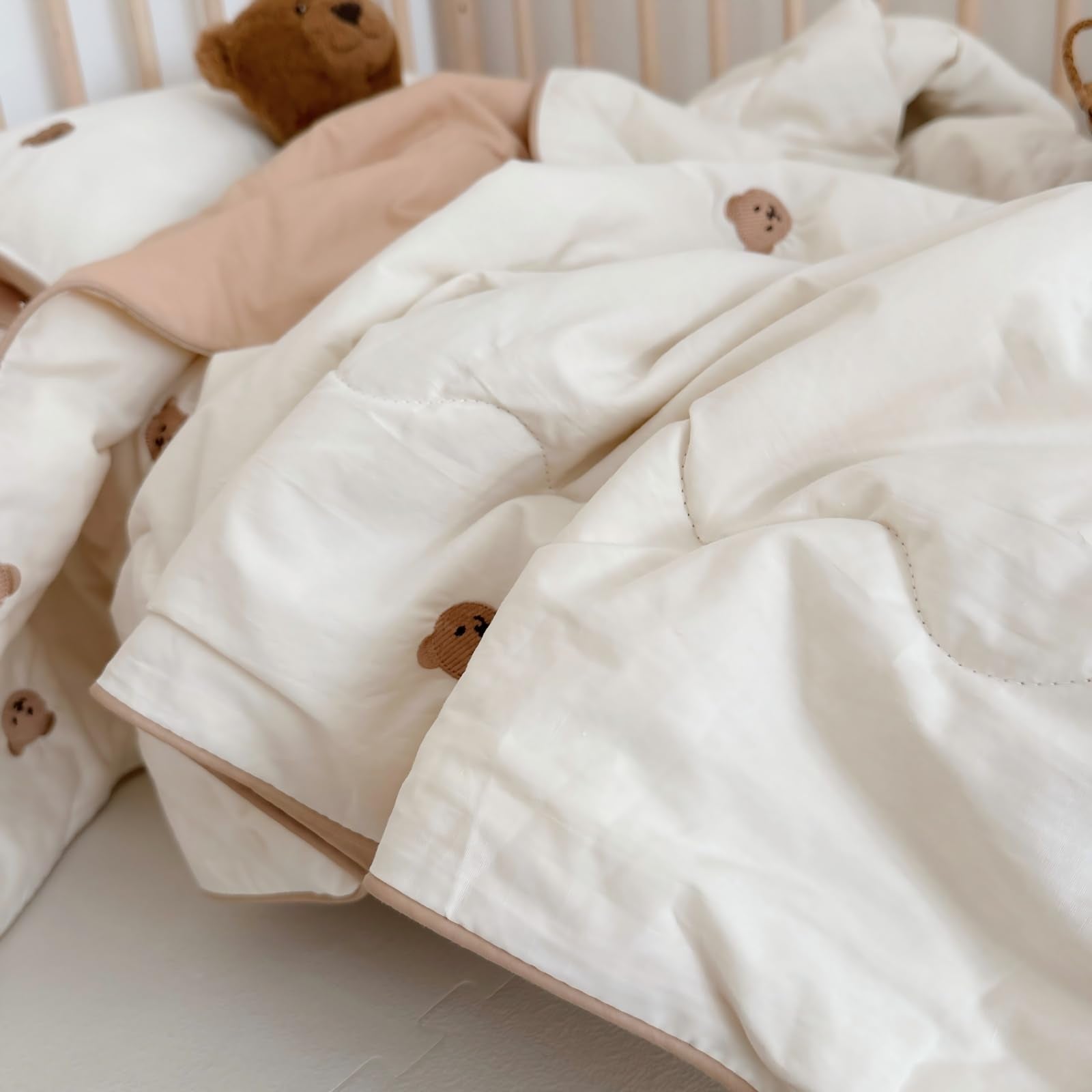 BuLuTu bear pattern quilt adds playful charm to a nursery or toddler bed.
