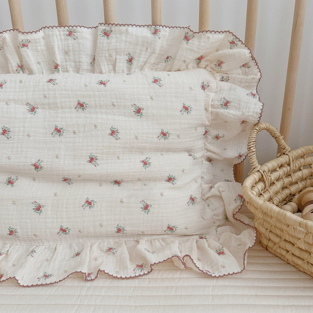 BuLuTu berry-pattern print adds cheerful ambiance to kid's room.