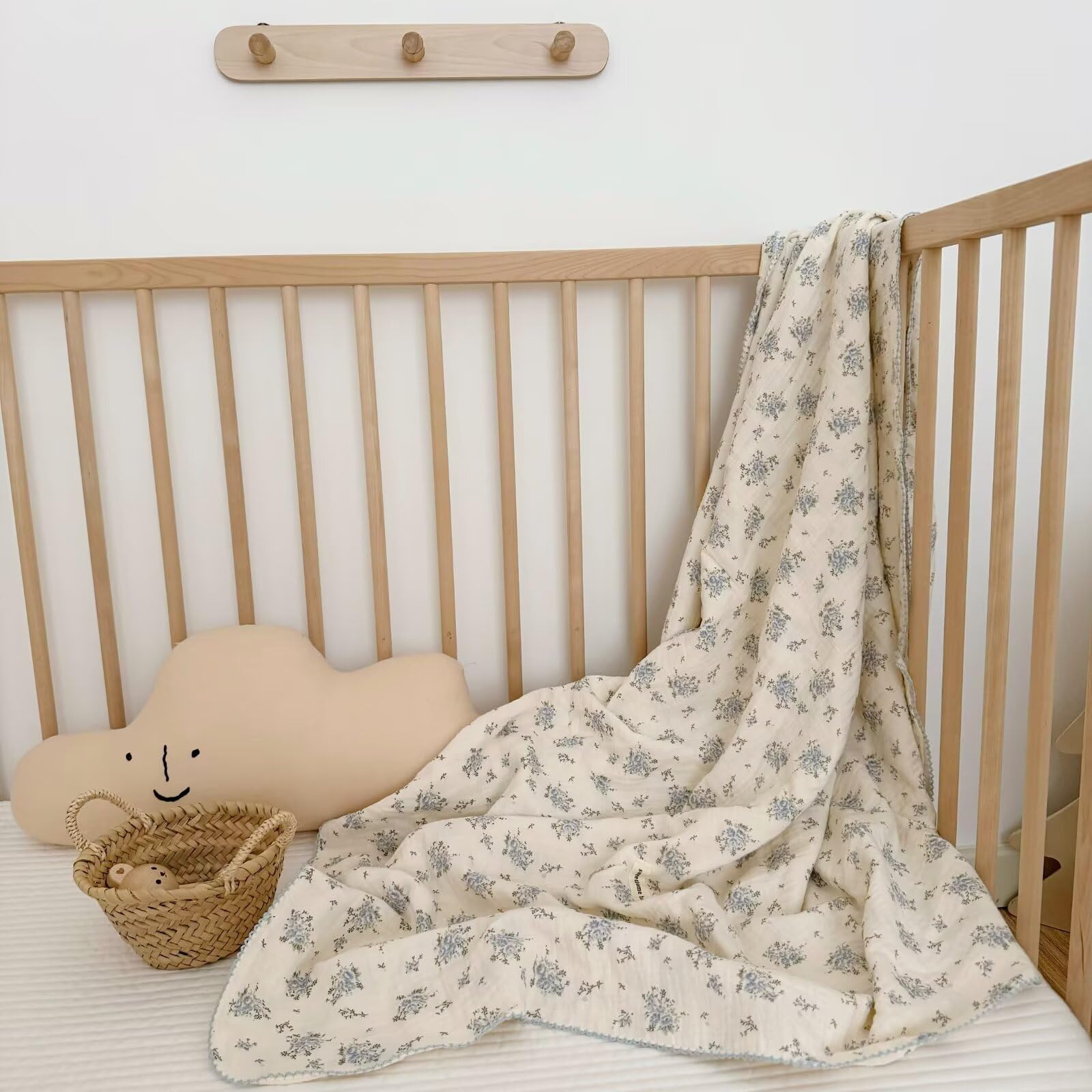 BuLuTu blue floral blanket front view—breathable muslin for a cozy nursery