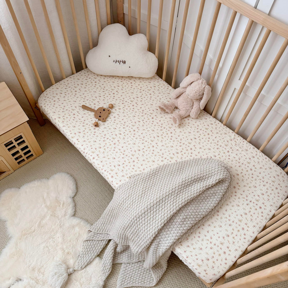 BuLuTu standard 52x28 crib sheet fits snugly on standard mattresses.