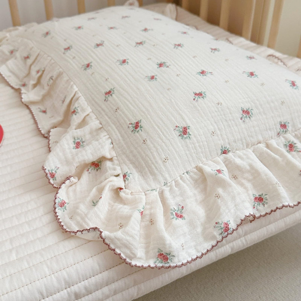 BuLuTu crib and toddler bed pillowcase fits standard pillows for growing kids.
