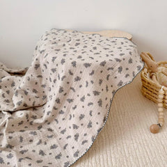 BuLuTu double-layer muslin cotton blanket texture detail illustrates breathable fabric.
