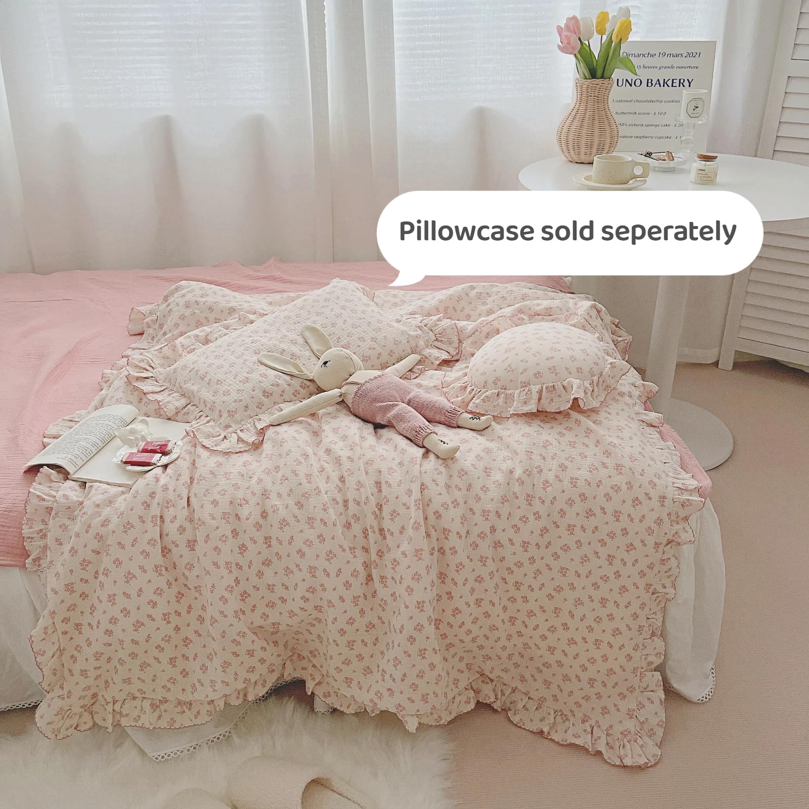 BuLuTu duvet cover features invisible zipper for easy insert and removal.