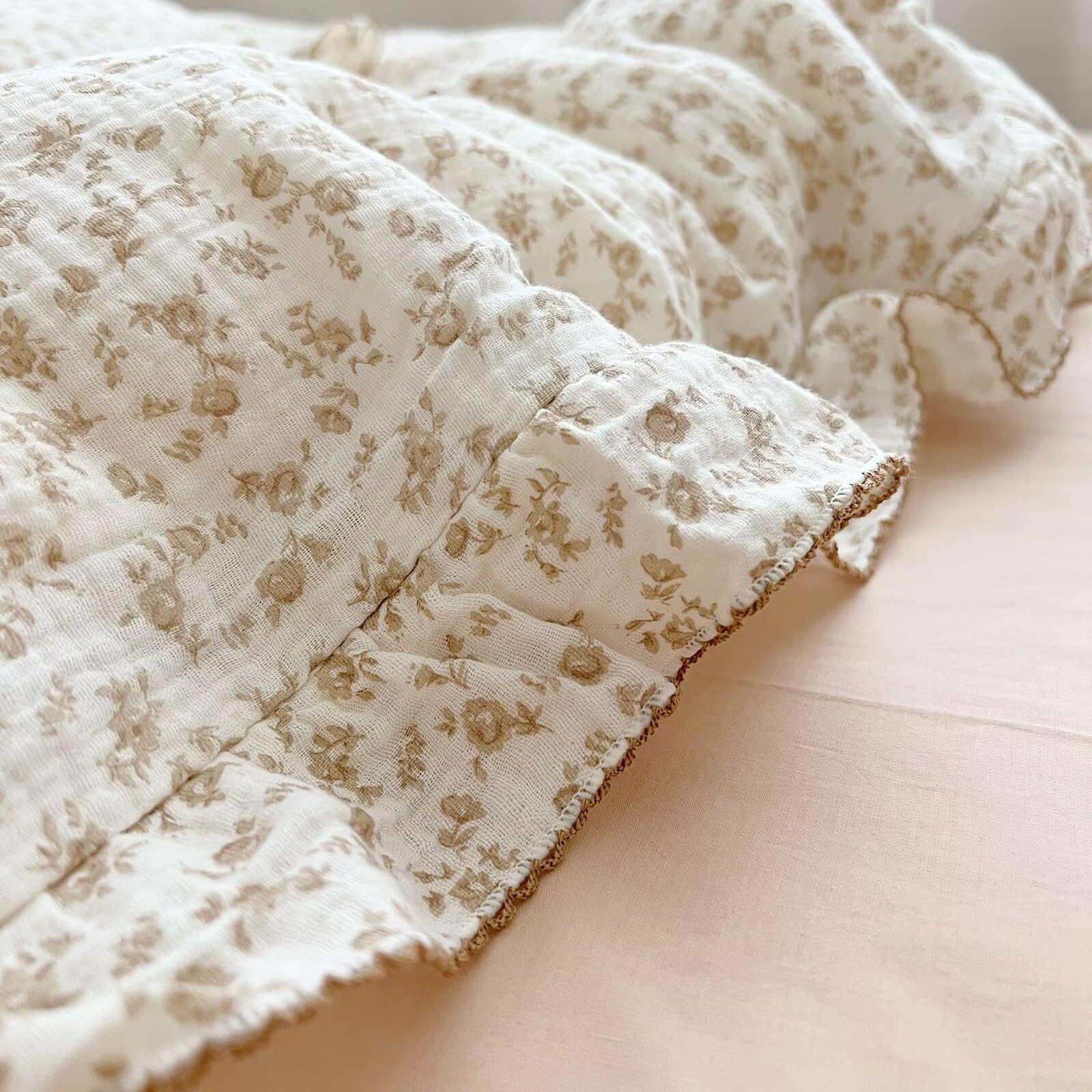 BuLuTu easy-care duvet cover; machine washable and durable through many washes.