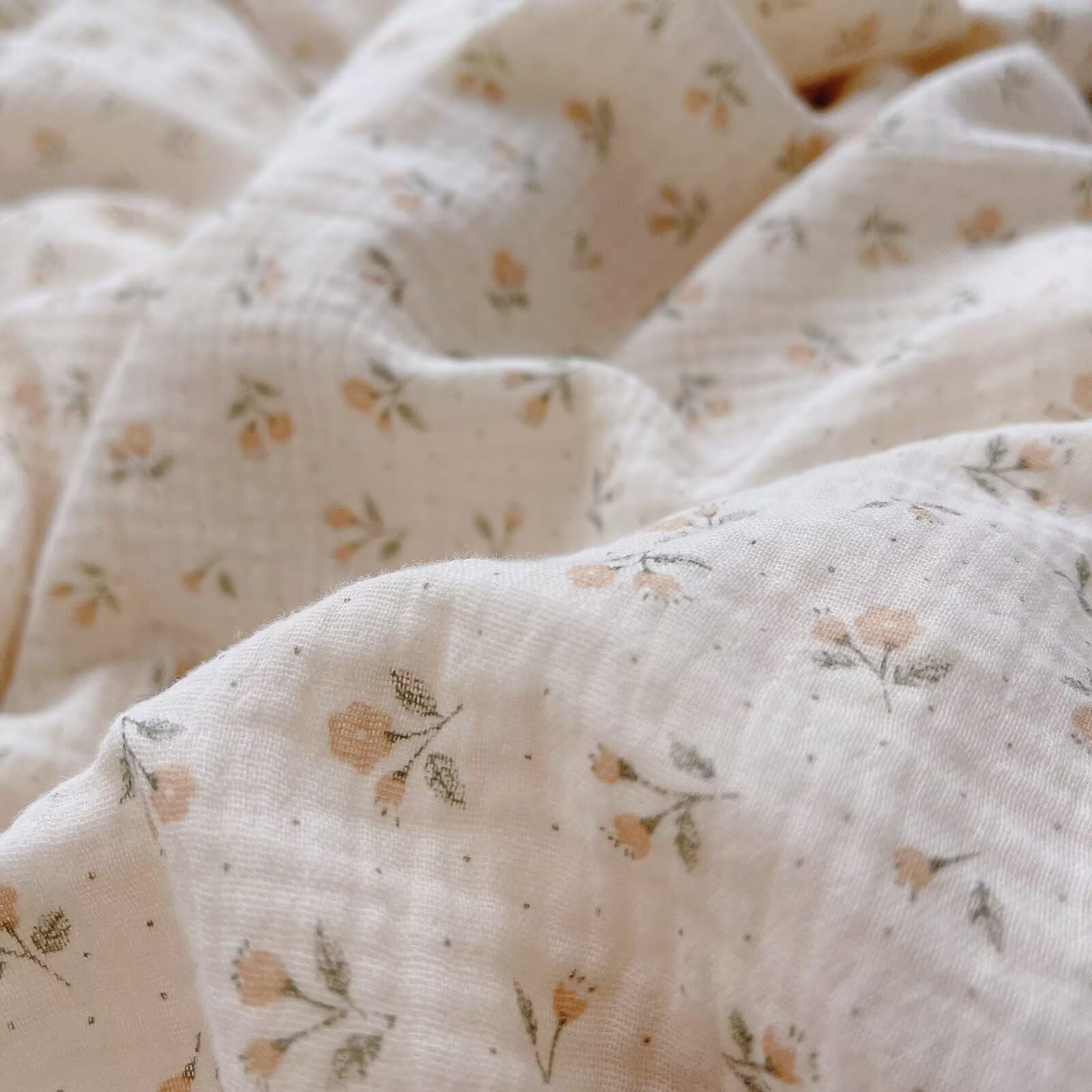 BuLuTu easy-care cotton cover stays soft and vibrant after washes.
