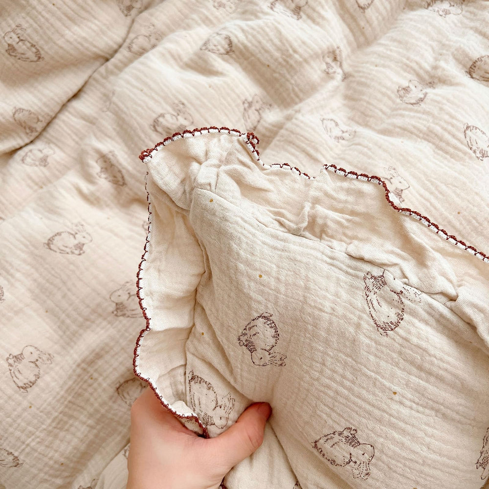 BuLuTu easy-care close-up shows washable, durable sleep accessory for busy families.