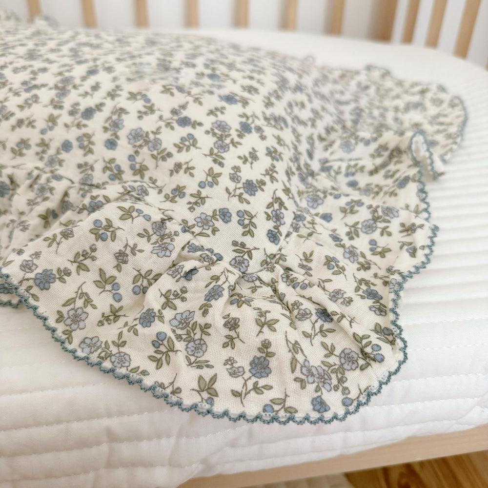 BuLuTu envelope-closure pillowcase keeps inserts secure and neat.