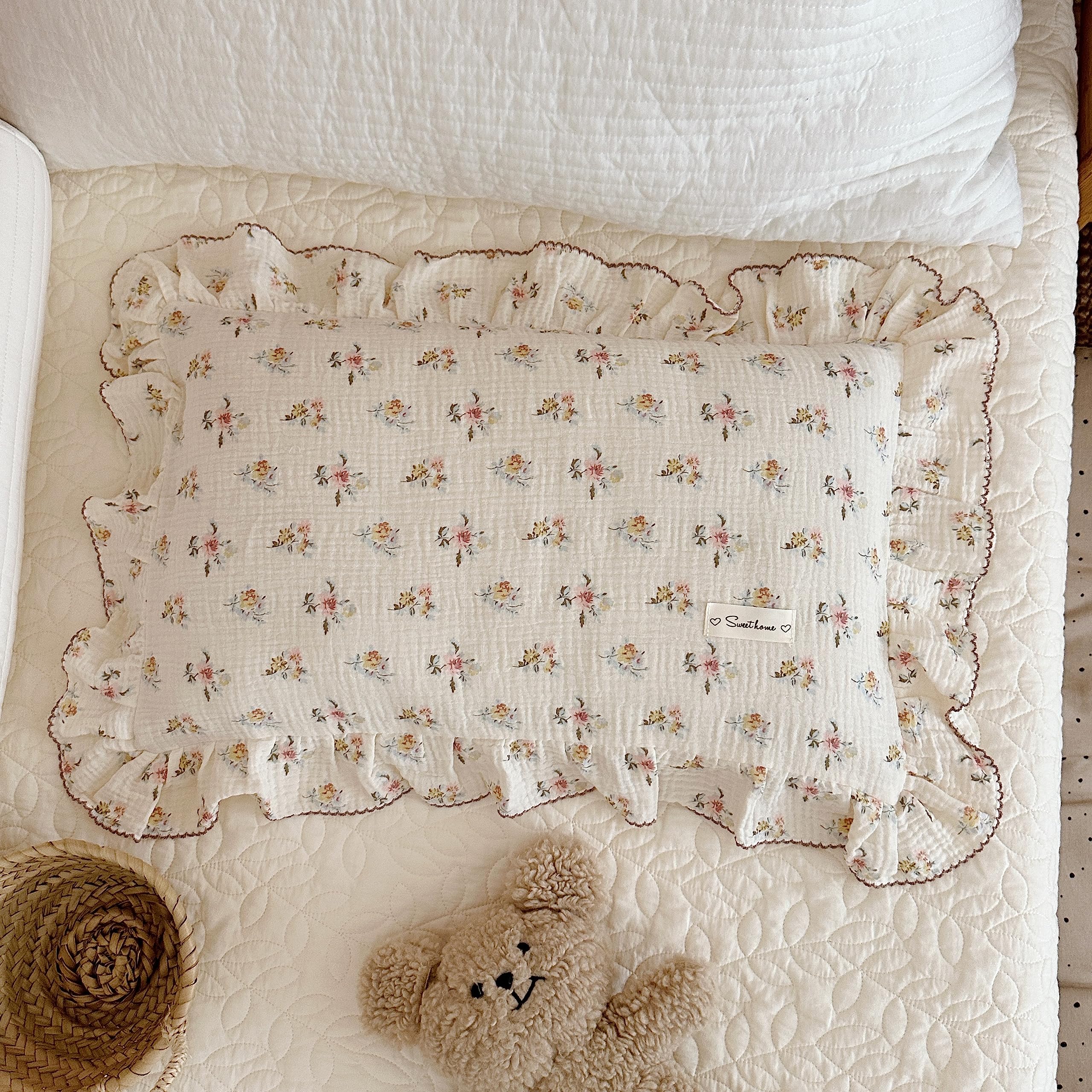 BuLuTu machine-washable pillowcase simplifies care and keeps colors vibrant.