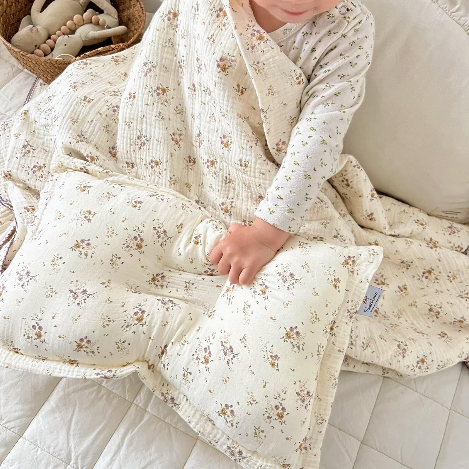 BuLuTu muslin blanket folded neatly in gift packaging ideal for gifting