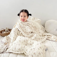 BuLuTu reversible crape floral pattern adds cheerful nursery decor
