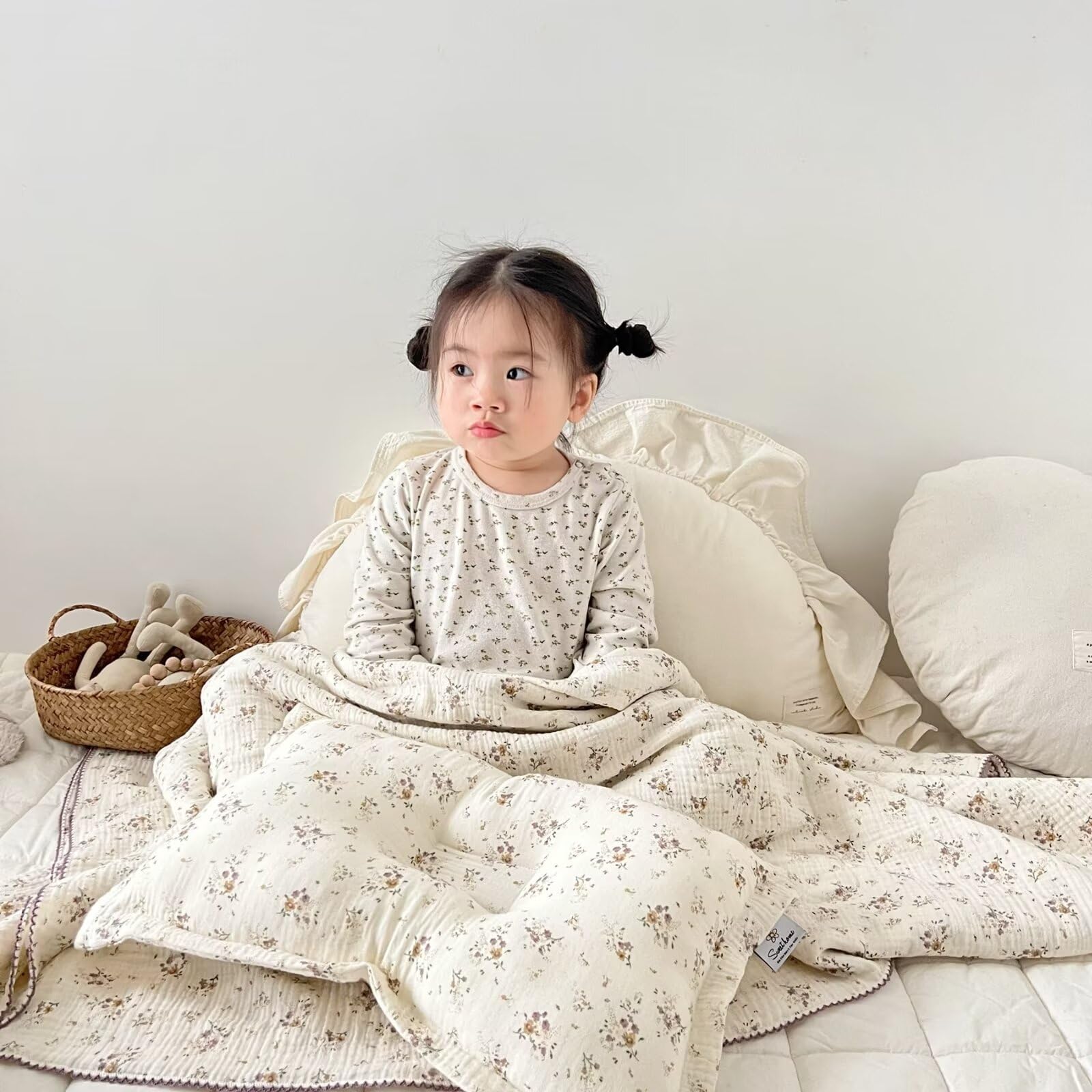 BuLuTu soft-breathable muslin blanket shown as lightweight layering for summer