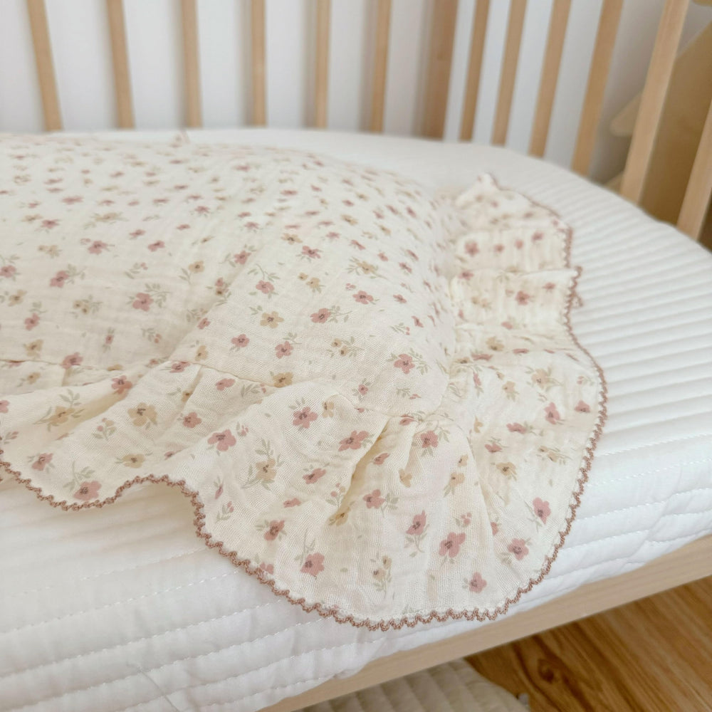 BuLuTu muslin-cotton fabric feels skin-friendly and breathable for all-season use.
