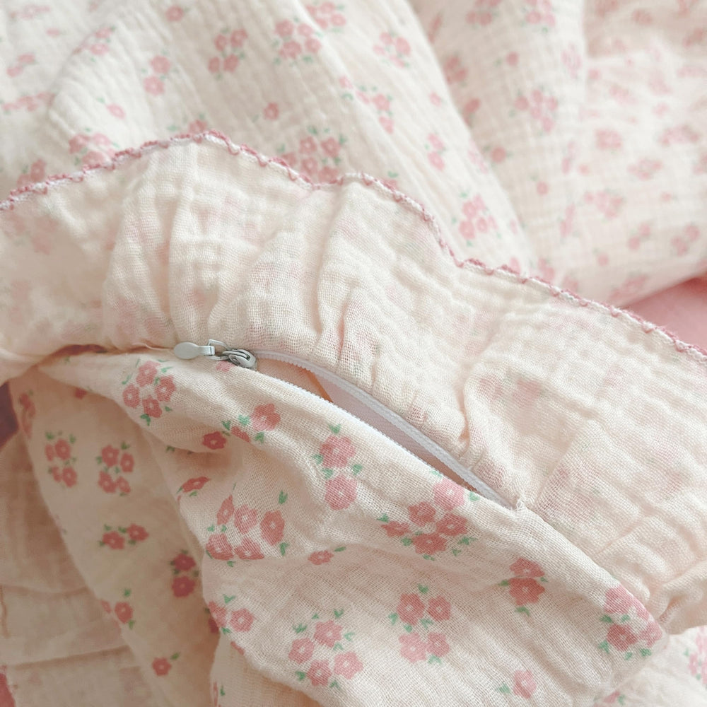 BuLuTu muslin cotton fabric texture shows soft, skin-friendly comfort.