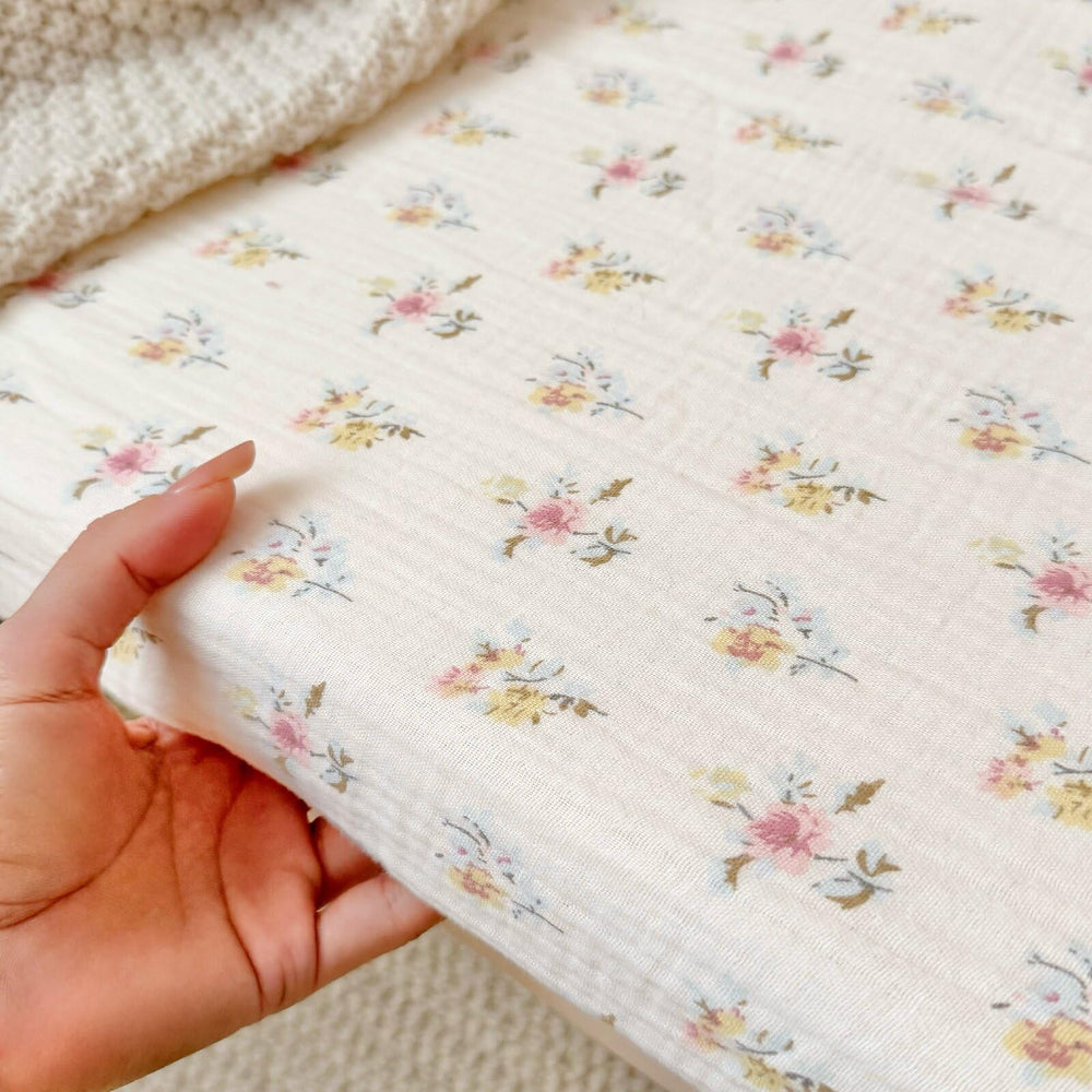 BuLuTu easy-care sheet resists fading and piling after washing.