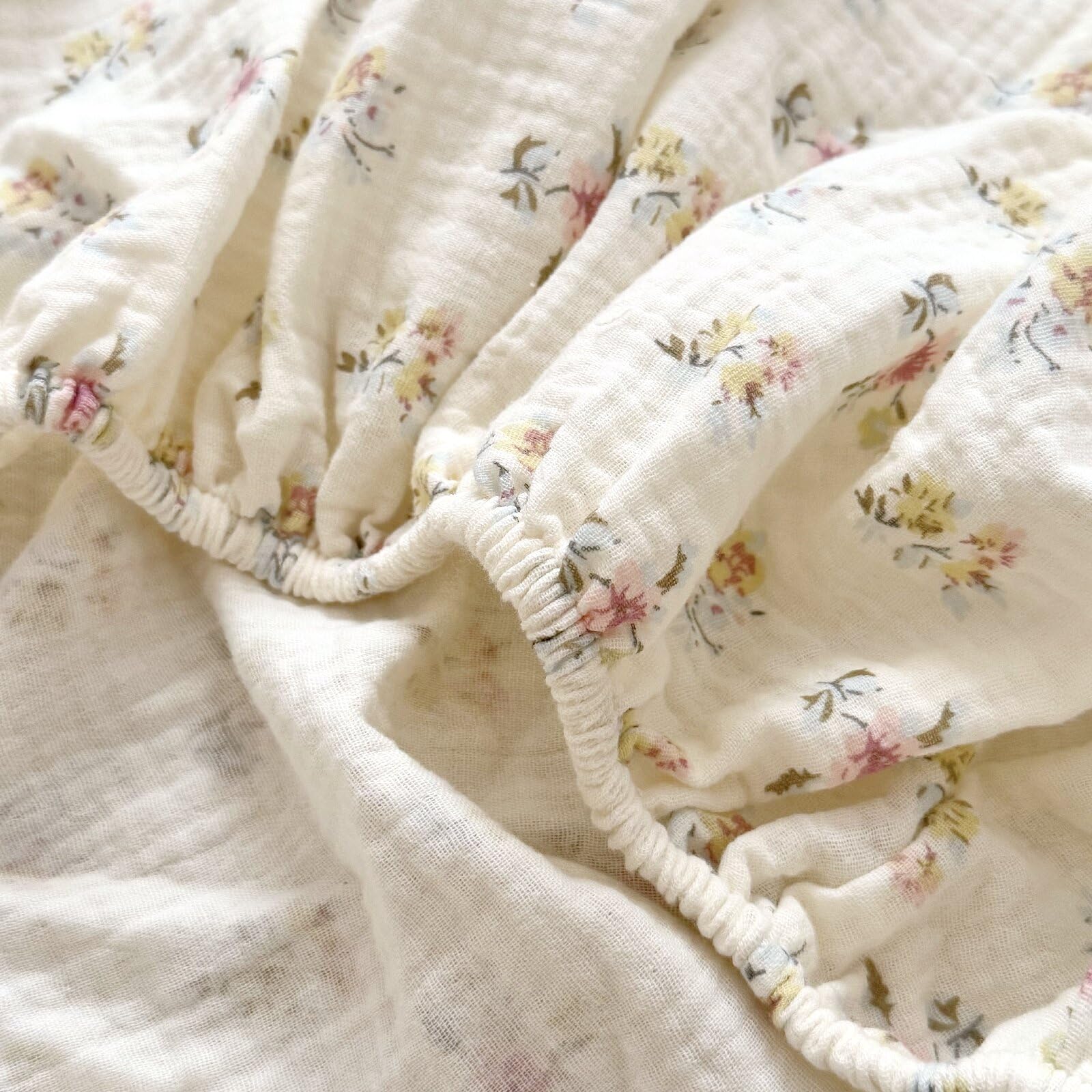 BuLuTu soft touch muslin sheet feels gentle on skin and comfy.