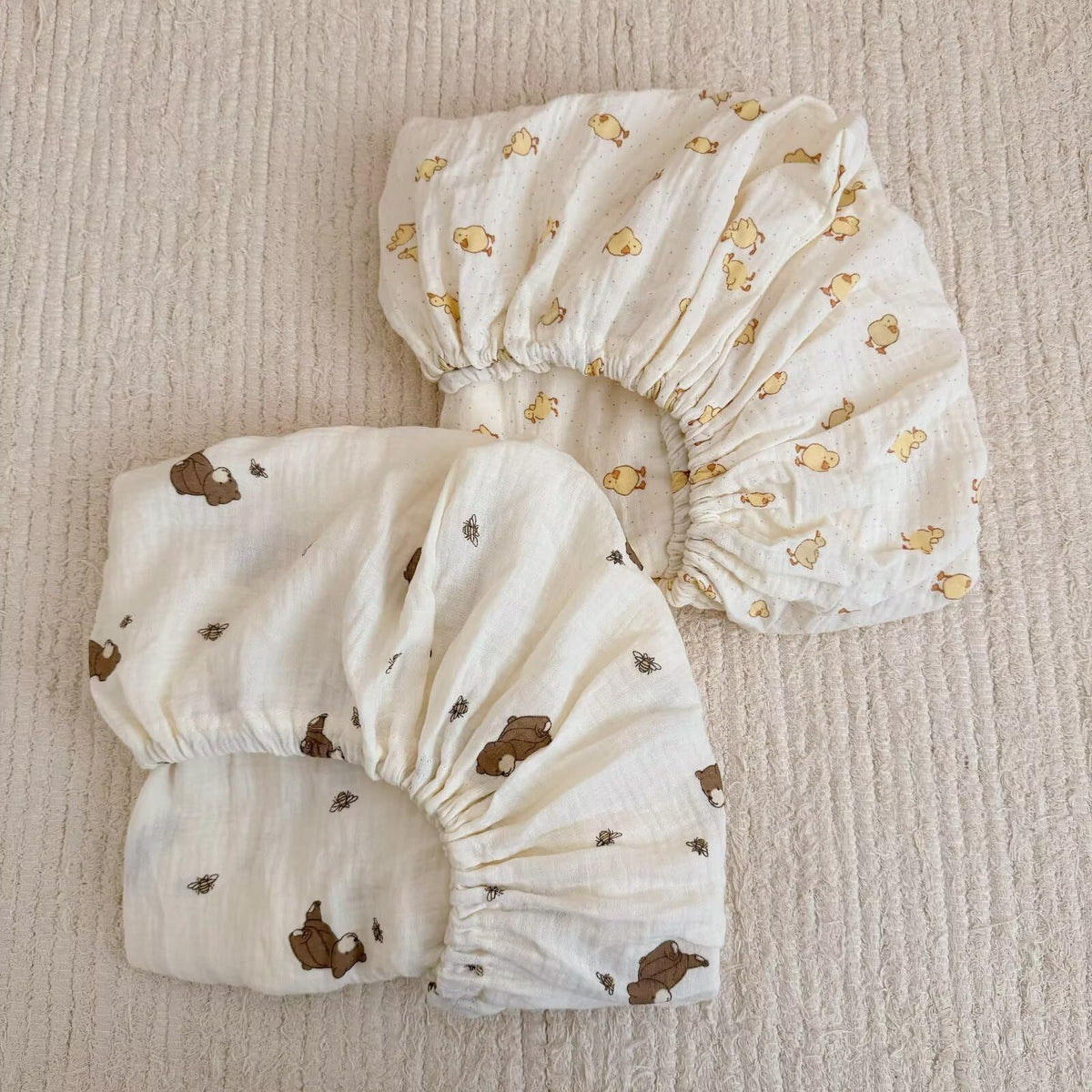 BuLuTu bear-print muslin crib sheet, soft and breathable for cozy sleep.