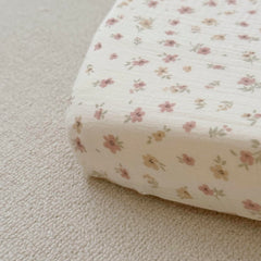 BuLuTu muslin double-layer fabric delivers soft touch and airflow for comfort.