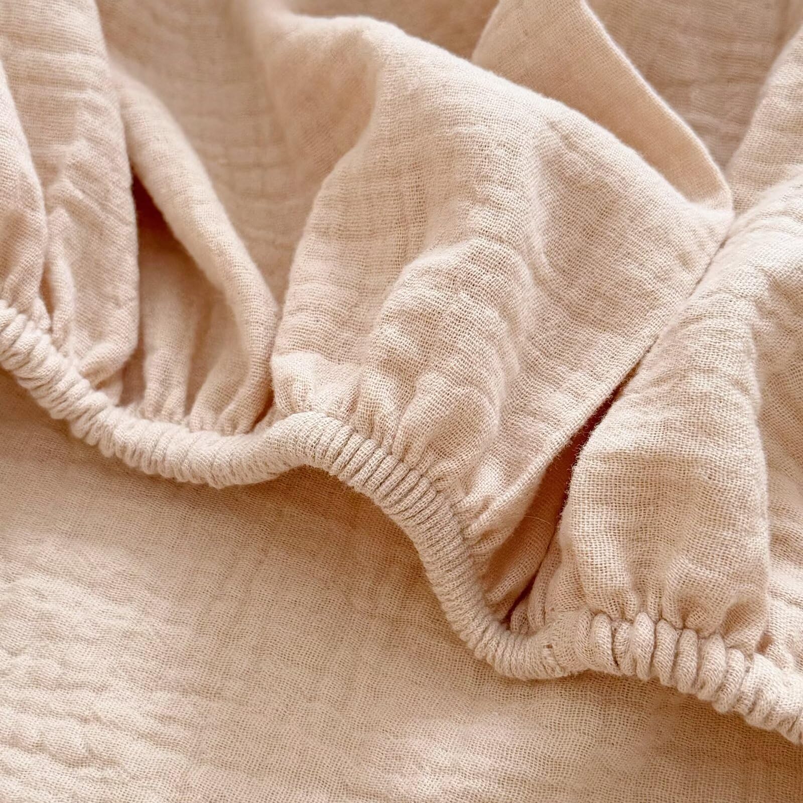 BuLuTu cotton-muslin detail emphasizes durable softness and moisture-absorbing touch