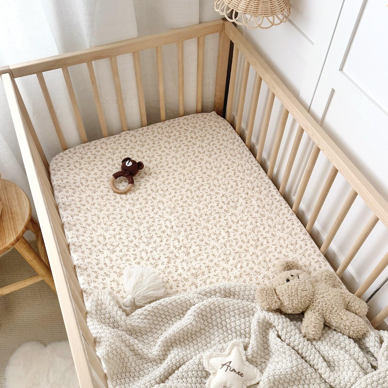 BuLuTu mini crib sheet laid flat demonstrates 5-inch deep pocket fit.