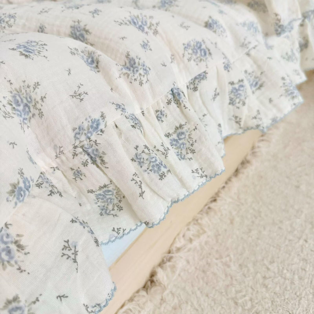 BuLuTu muslin fabric feels soft and lightweight for year-round comfort.