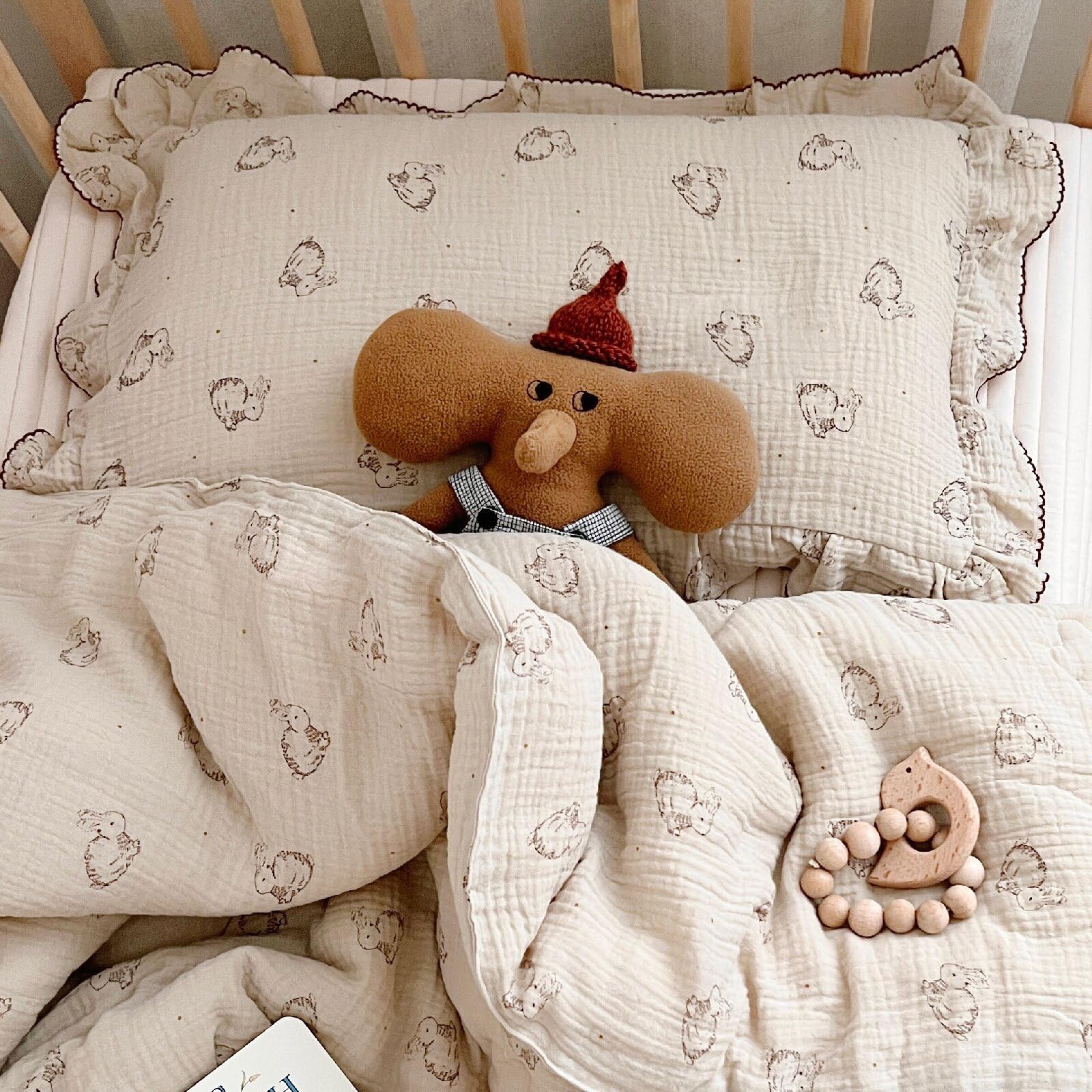 BuLuTu toddler pillowcase 20x14 inch size close-up demonstrates crib-fit practicality.