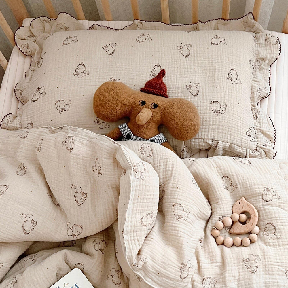 BuLuTu toddler pillowcase 20x14 inch size close-up demonstrates crib-fit practicality.