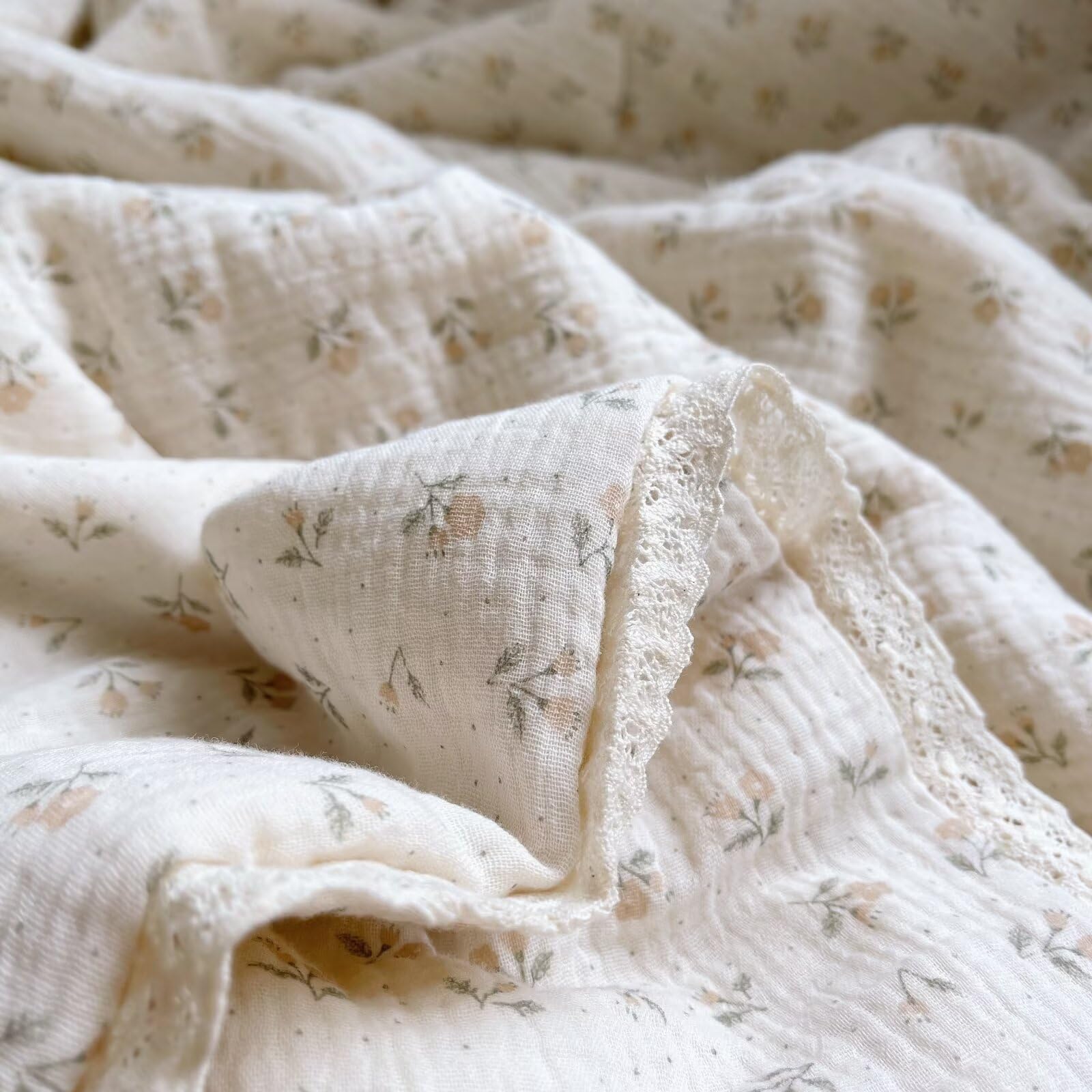 BuLuTu cozy bed scene demonstrates family-friendly, easy-care quilt.