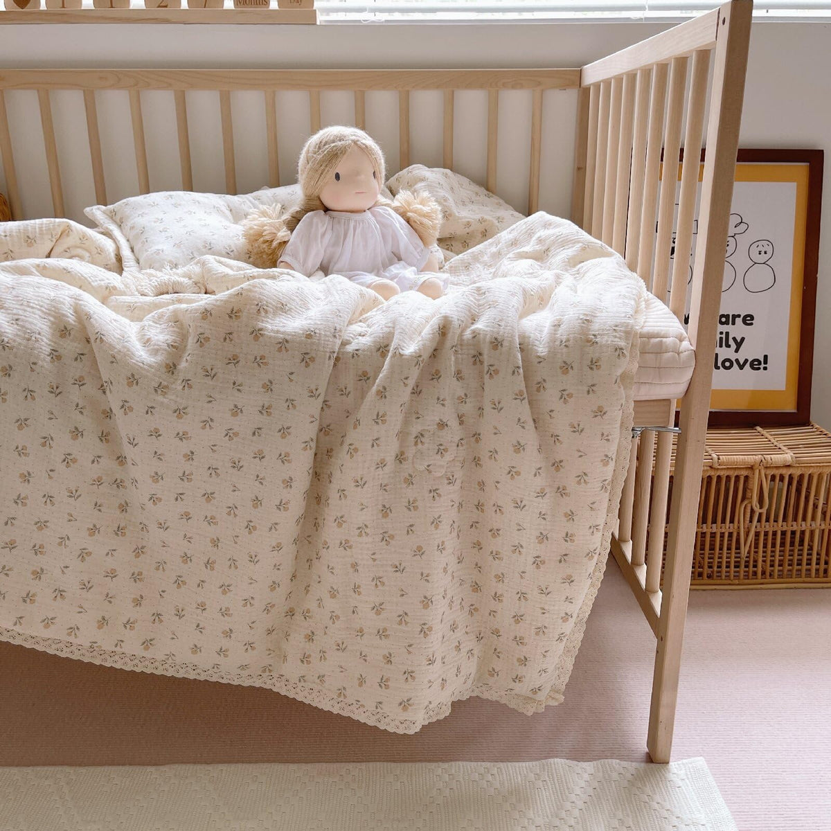 BuLuTu toddler quilt floral pattern close-up shows ultra-soft two-layer muslin for bedtime comfort.