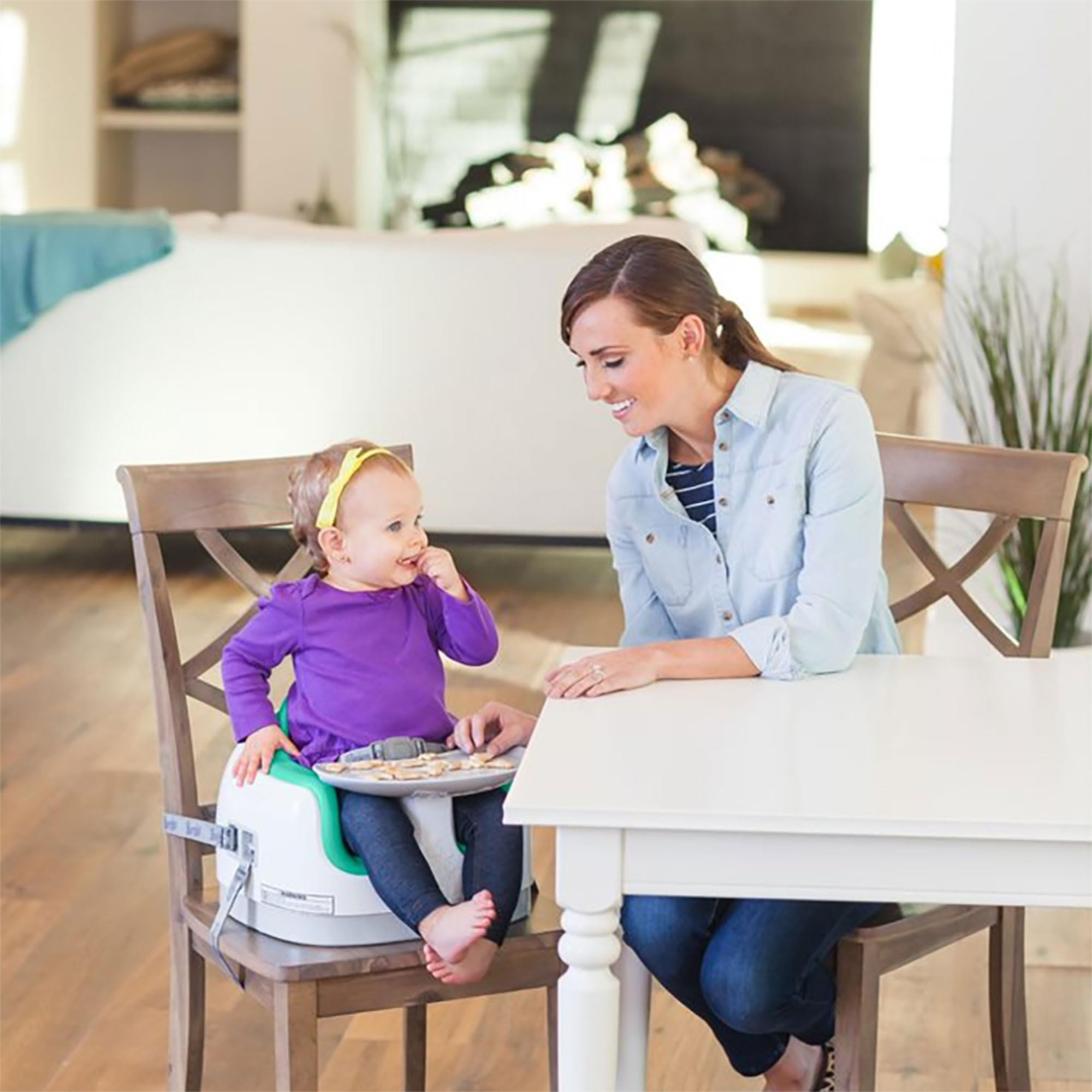 Bumbo 3-in-1 Aqua removable-tray simplifies cleanup after snacks