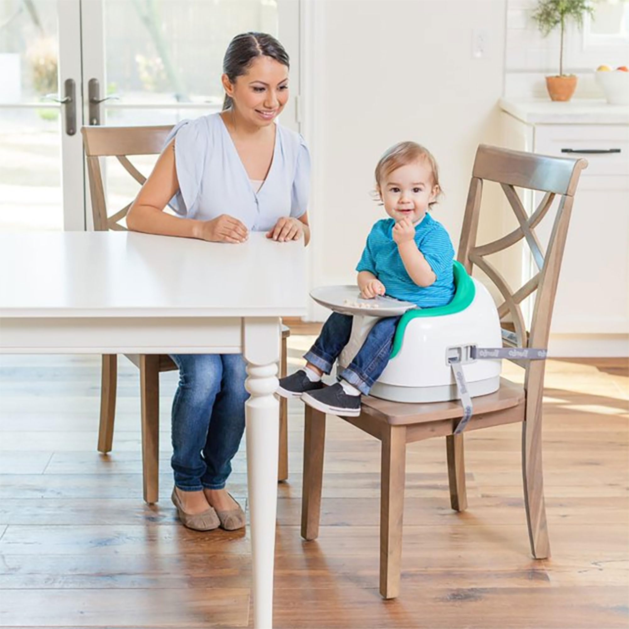 Bumbo 3-in-1 Aqua tray-backrest-storage stores small essentials neatly
