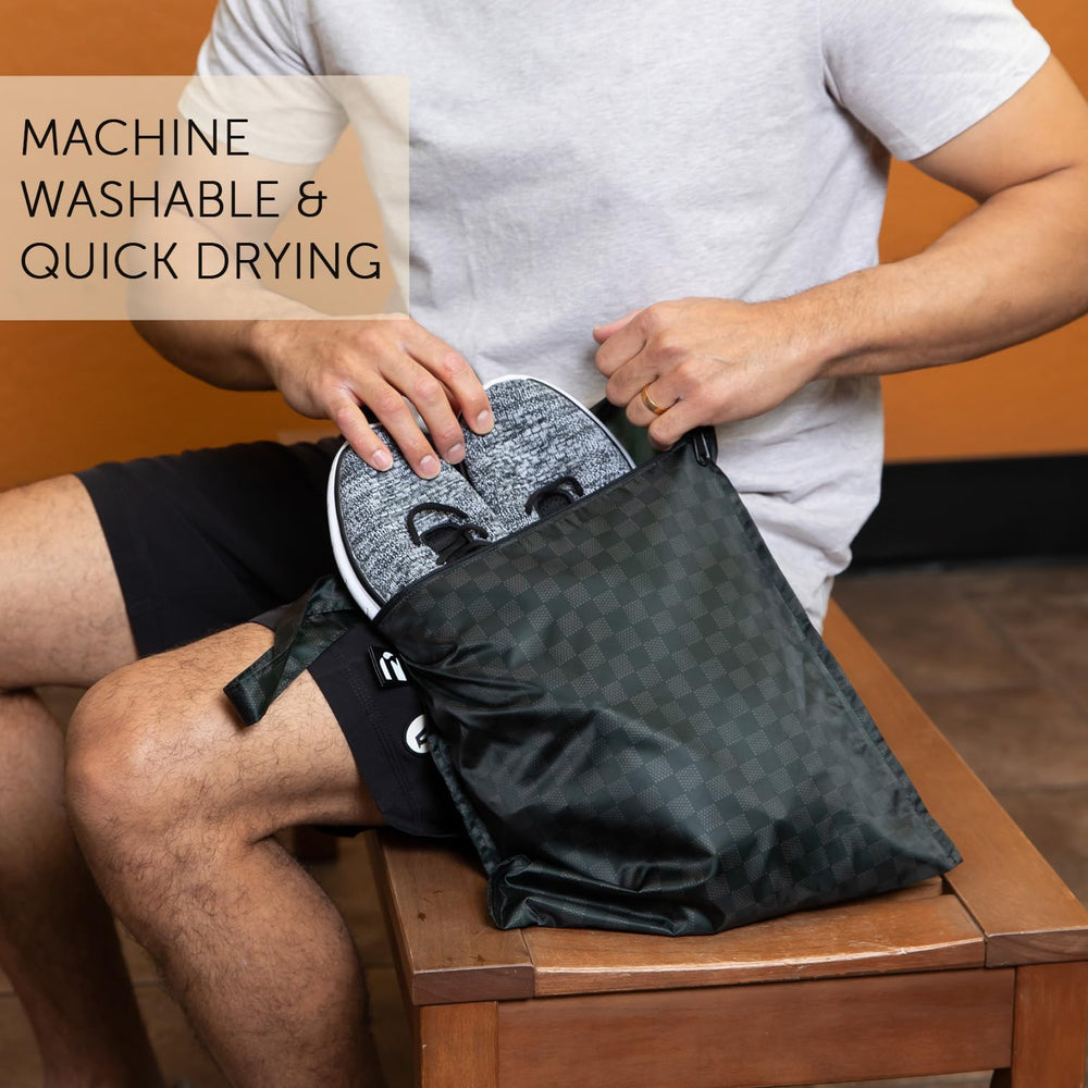 Bumkins Roamio wet bag with snap-handle easily attaches to strollers for on-the-go organization.