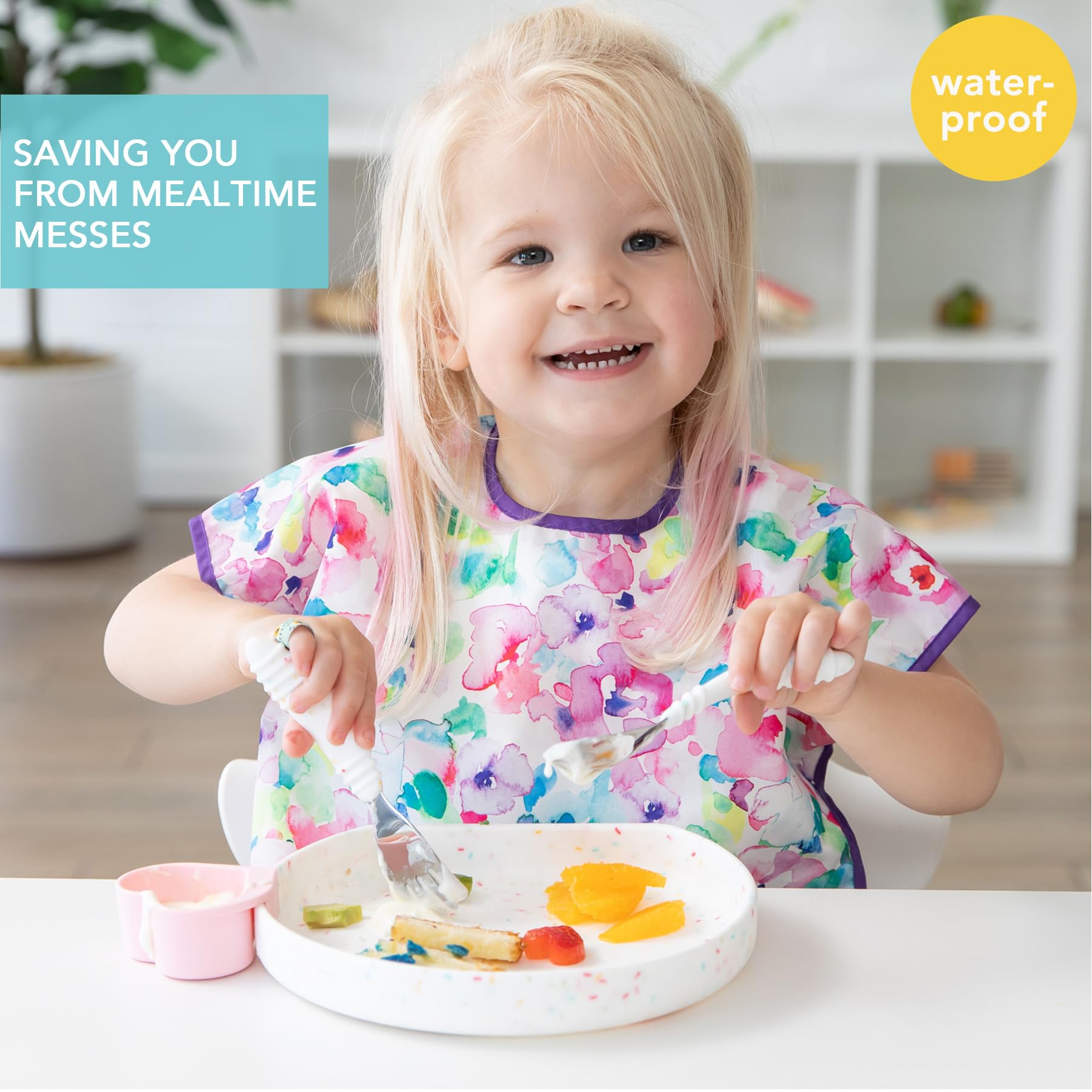 Bumkins short sleeve bib with crumb-catcher pocket catches spills and crumbs.