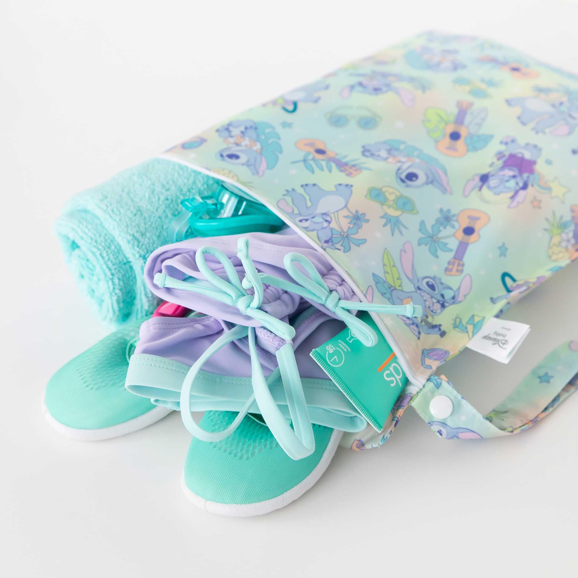 Machine-washable Bumkins bag dries quickly after trips.