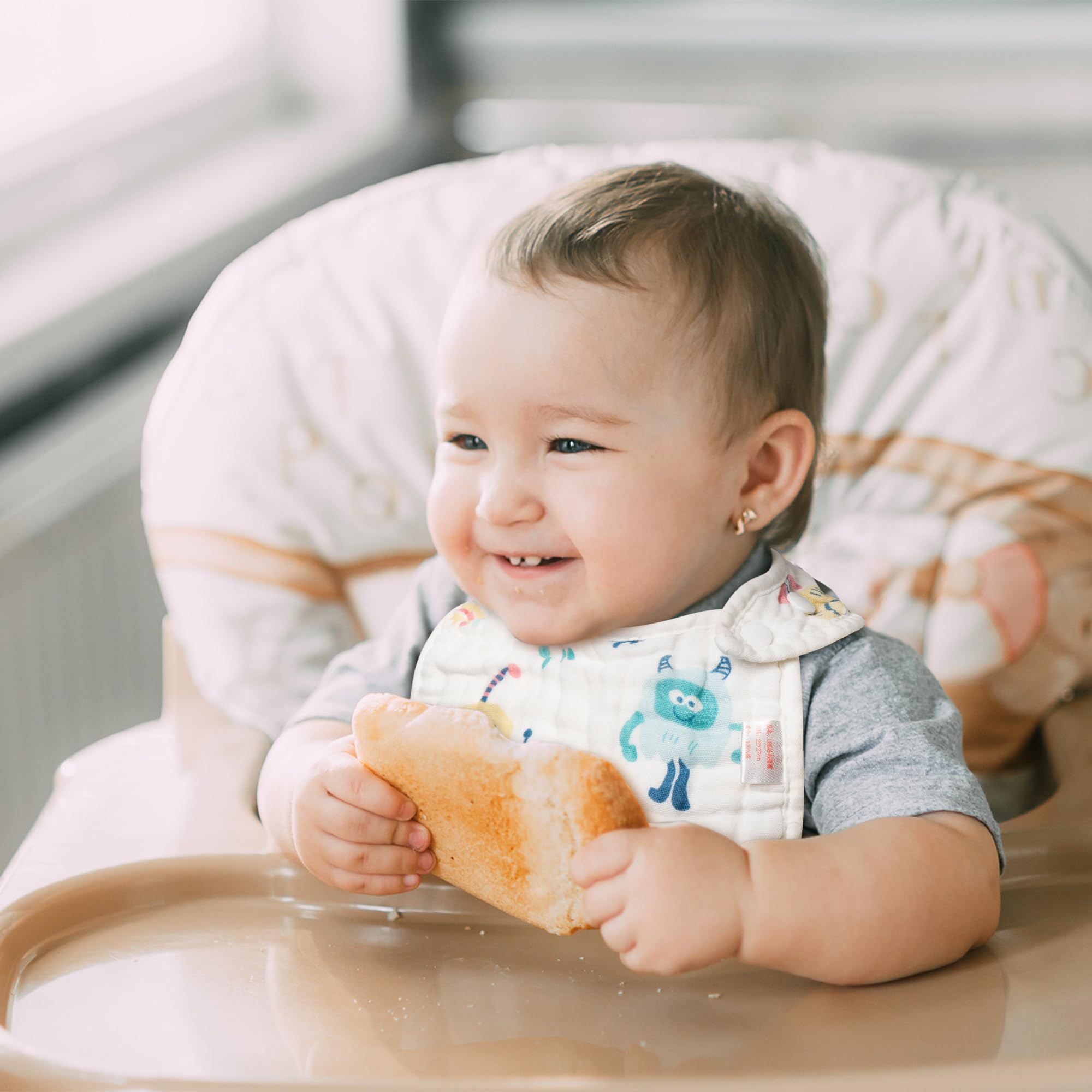 BUoonyer multiuse burp cloths bibs simplify feeding and cleanup routines.