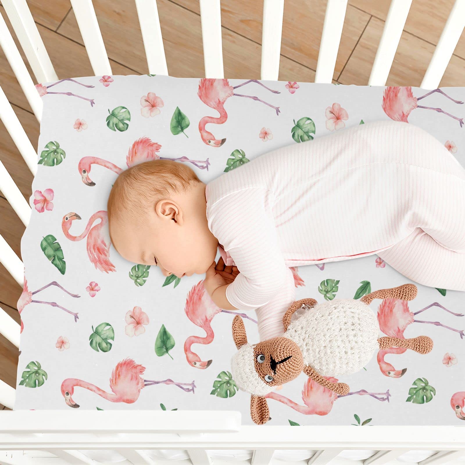 Burbuja Flamingos print adds playful style to baby’s sleep space.