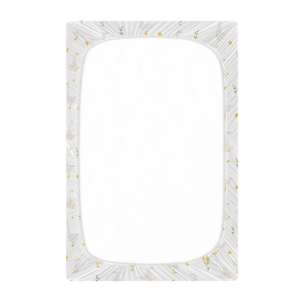 Burbuja Goose Bird Twig crib sheet with snug elastic band for secure fit