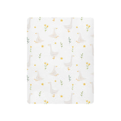 Burbuja Goose Bird Twig crib sheet shows soft texture for baby comfort