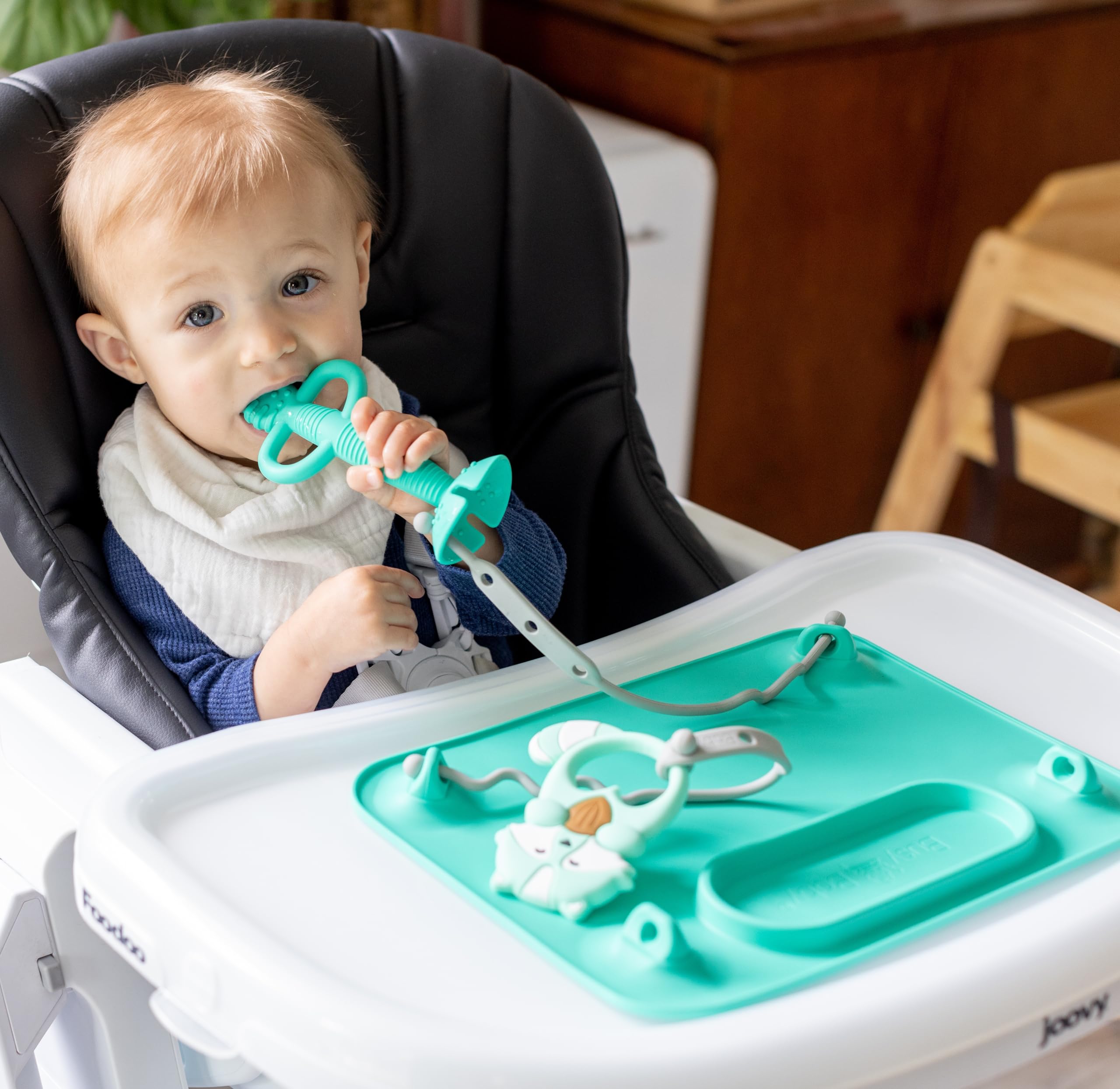 BUSY BABY Wet Bag used with Mini Mat for quick cleaning.