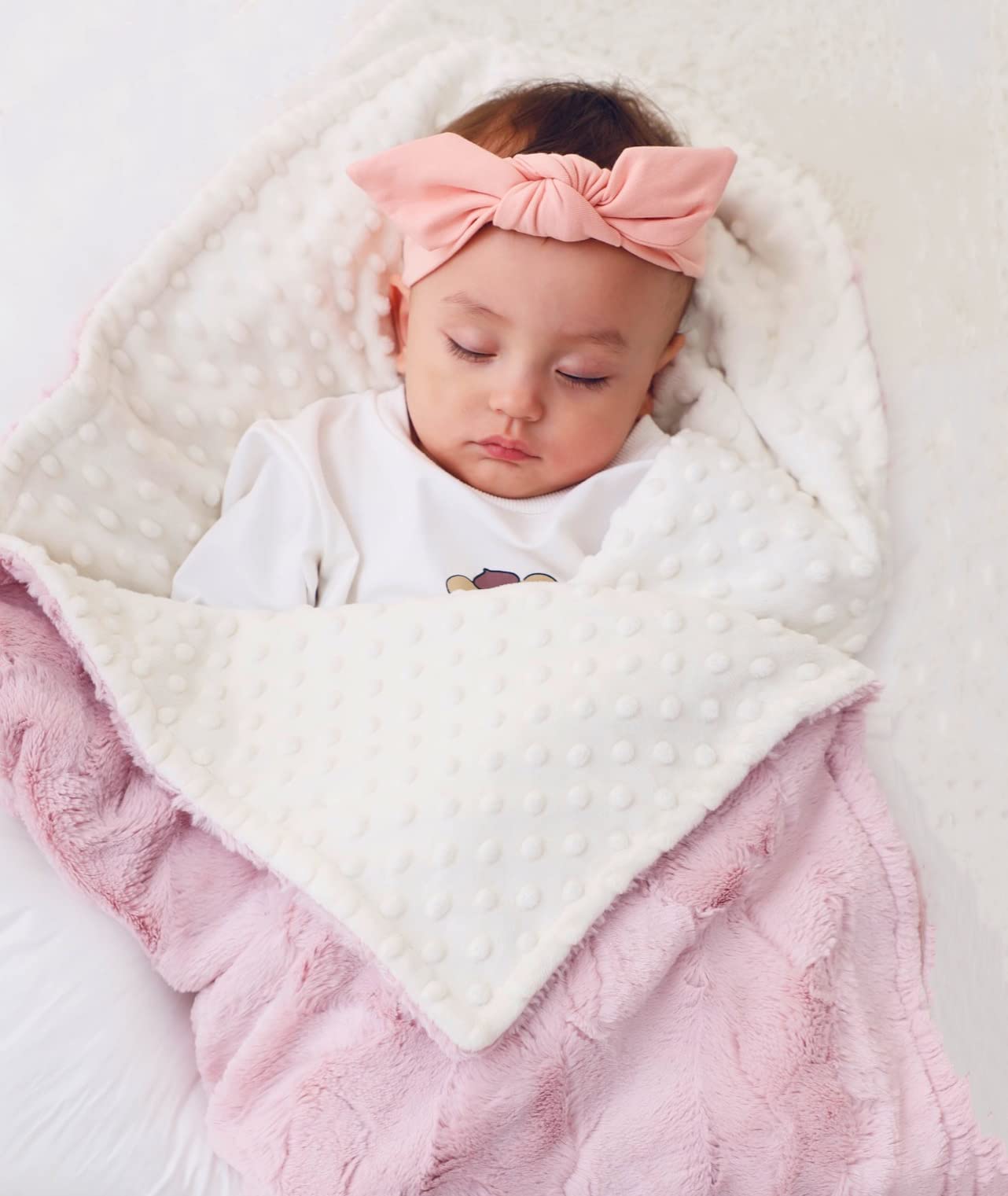 Buttzo baby blanket nursing cover use shows convenient warmth during feeds.