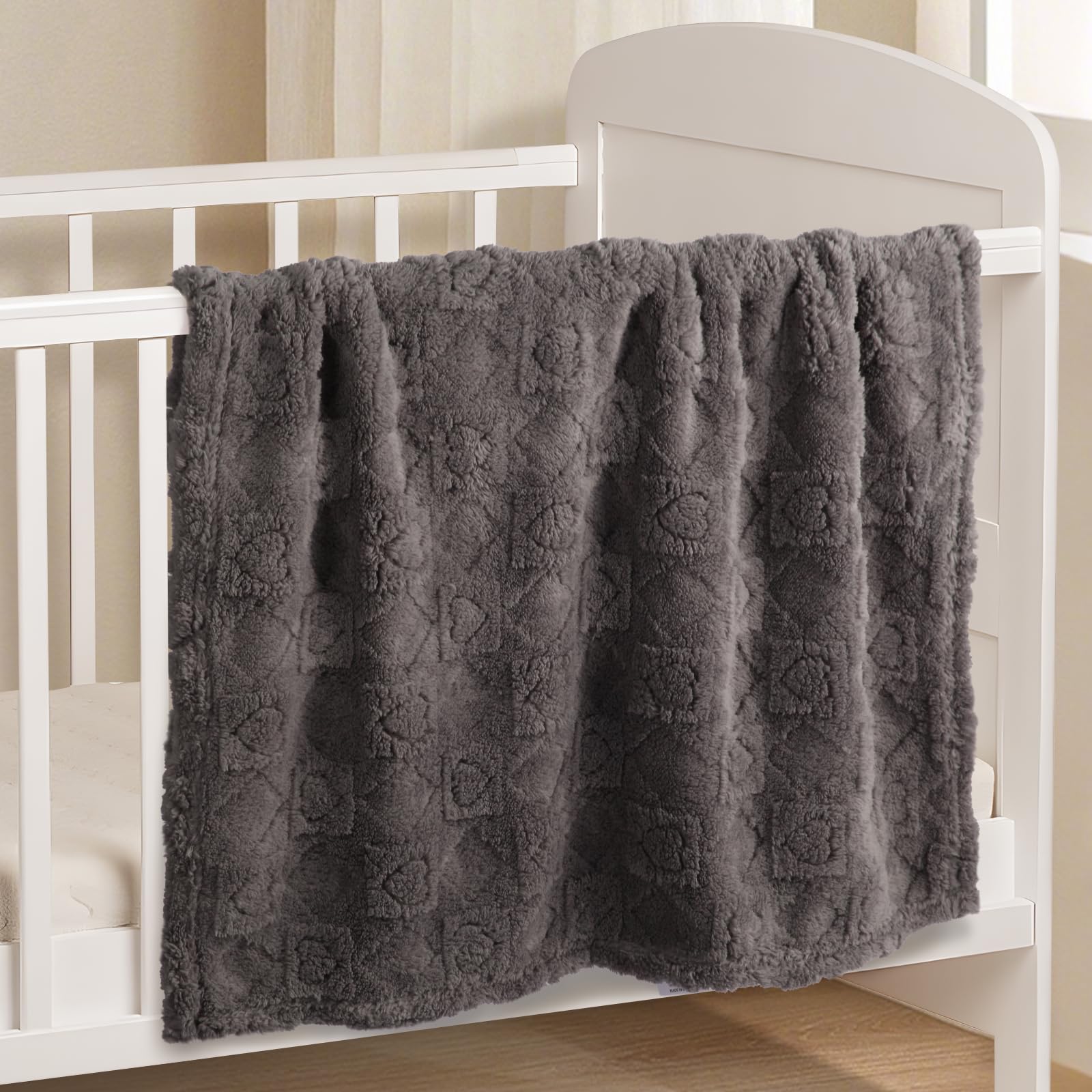 BYKOSY heart-checkered blanket closeup highlights delicate pattern ideal for photo shoots