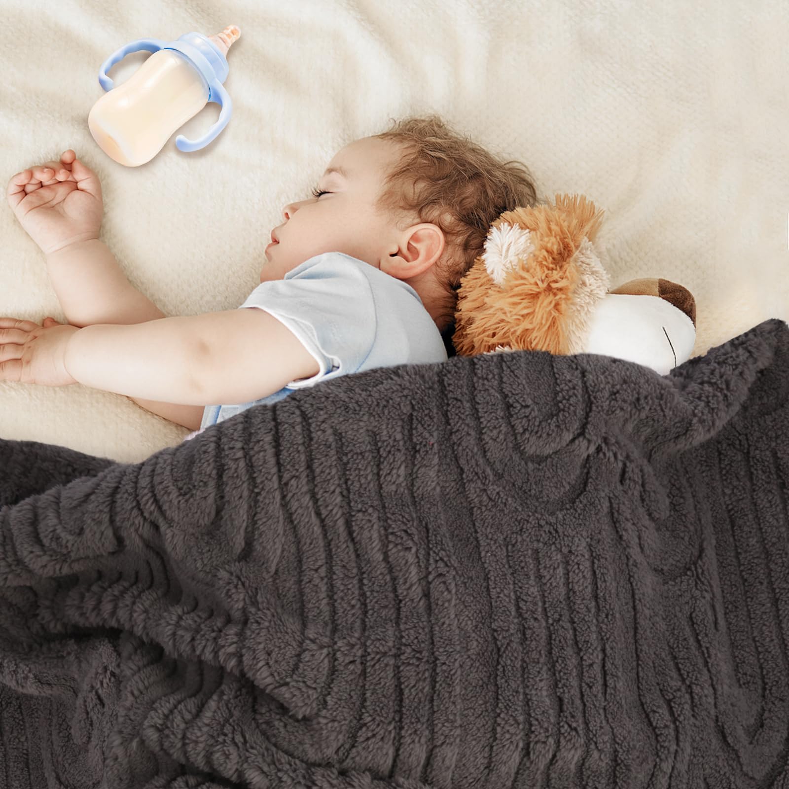 BYKOSY Ultra Soft Fleece Blanket close-up of plush texture and pill-resistant fluff.