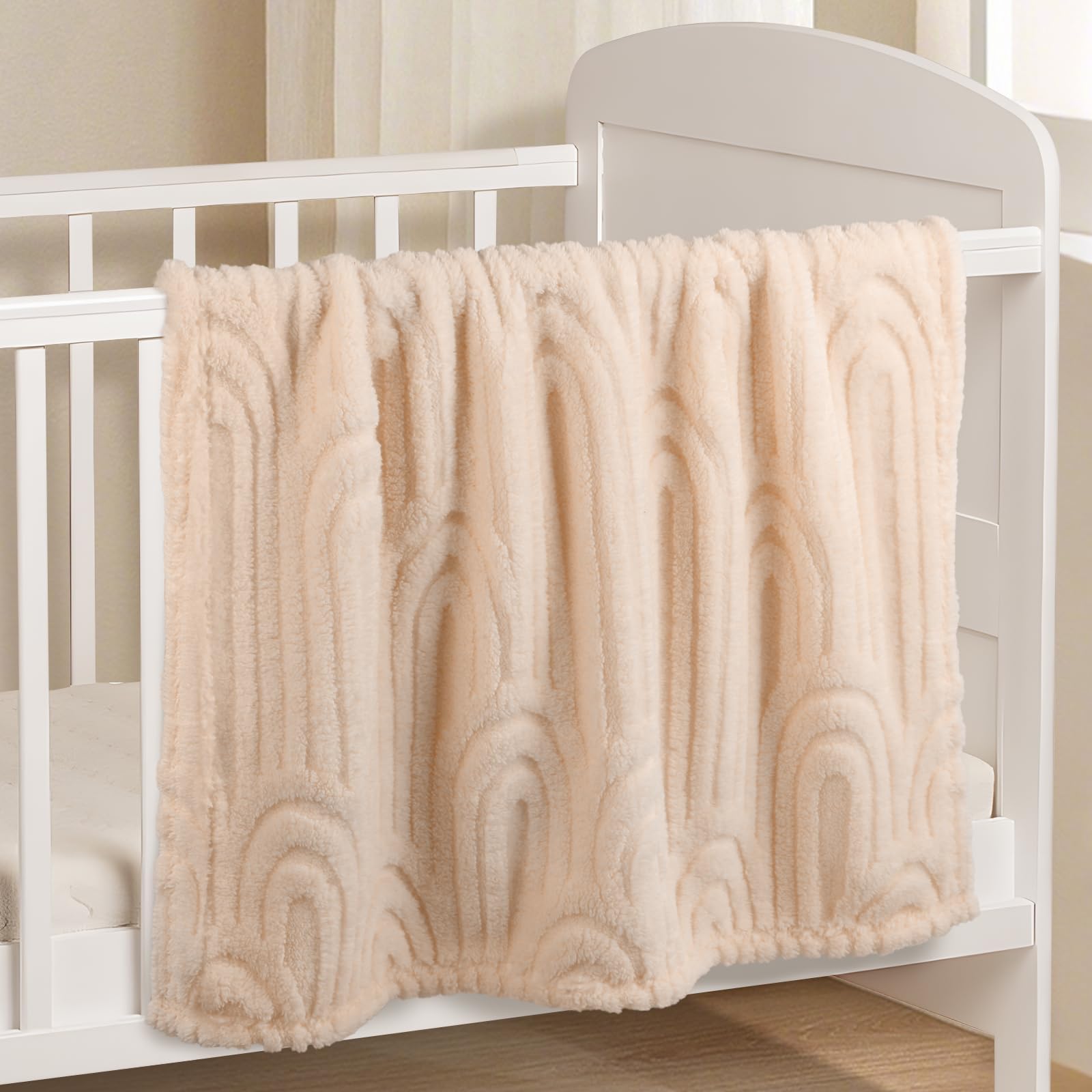 BYKOSY blanket fabric close-up highlights feather-light plush and pill-resistant softness