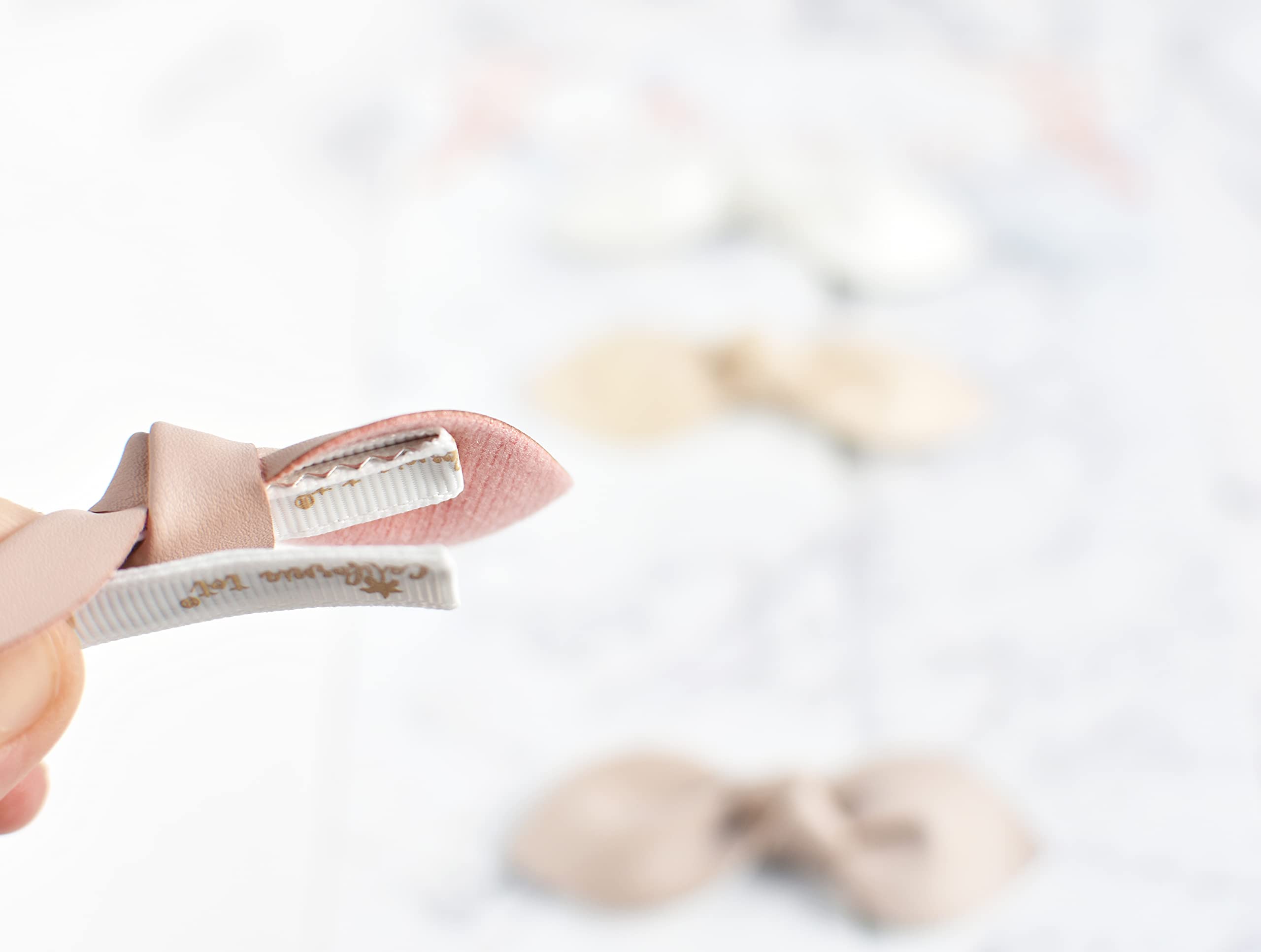 California Tot bow clip closeup reveals secure, non-slip grip for delicate hair.