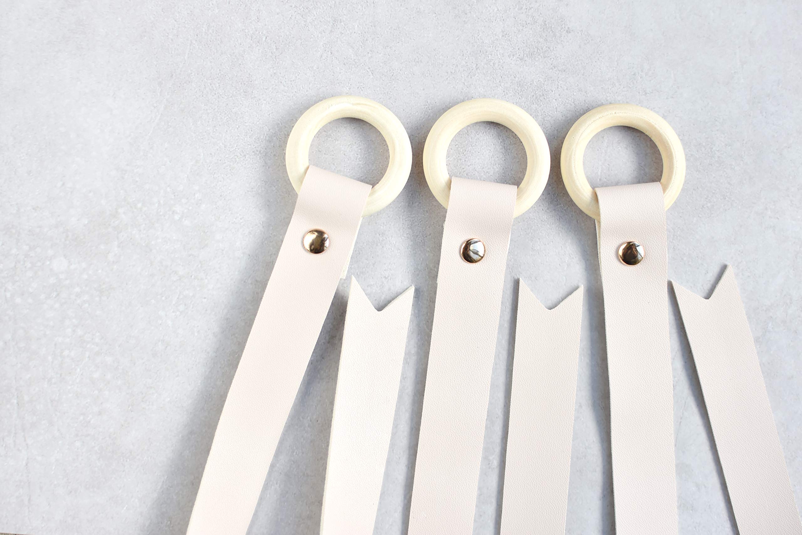 California Tot faux leather look with wooden ring heads adds premium feel