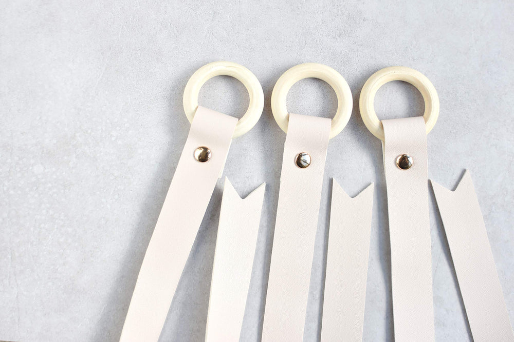 California Tot faux leather look with wooden ring heads adds premium feel