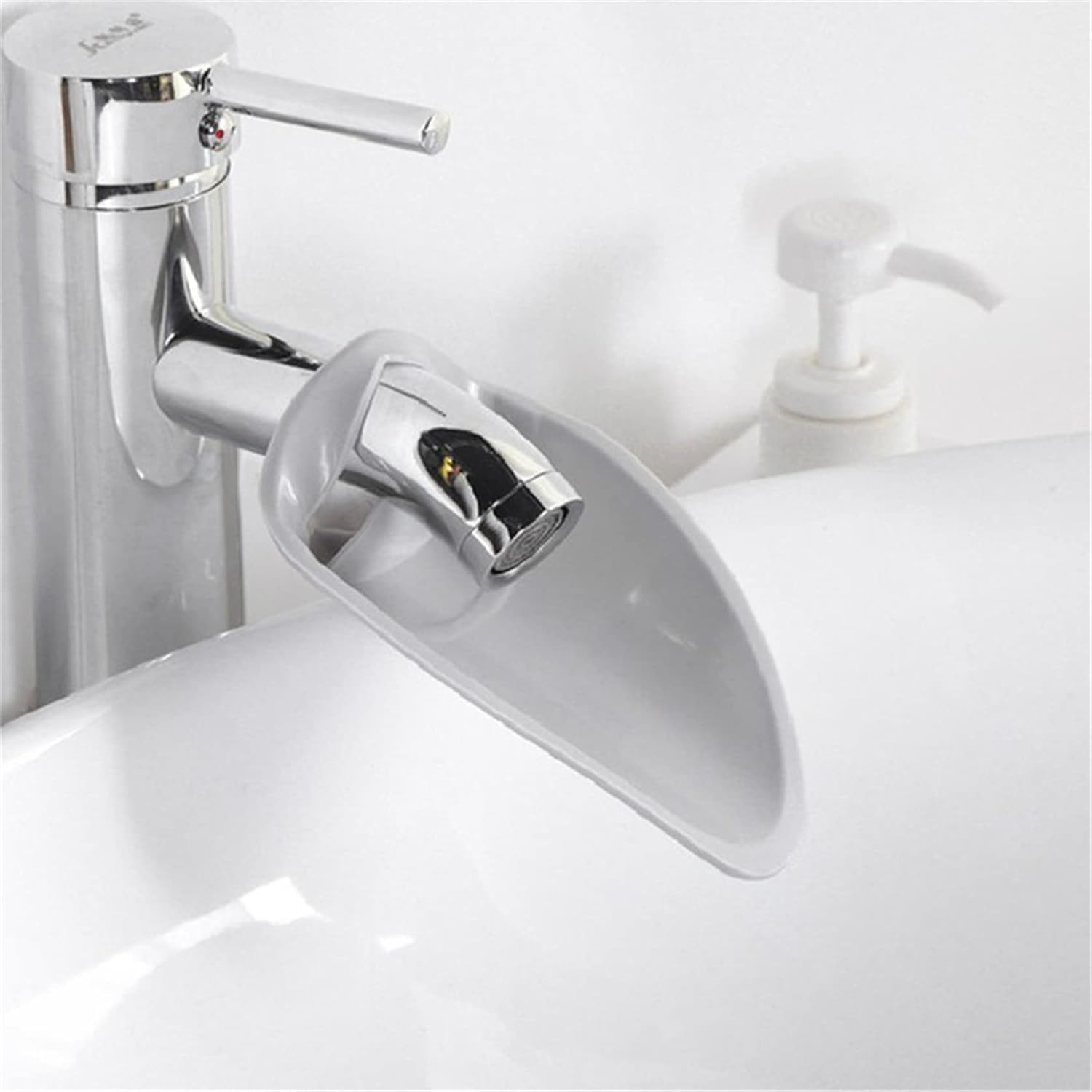 Calsgkspray faucet extender in use while brushing teeth at the sink.
